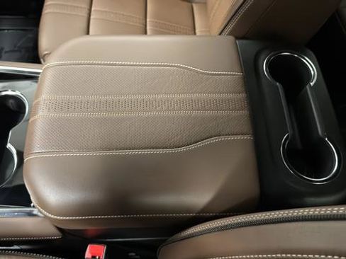 Used 2025 Chevrolet Tahoe High Country AWD/4WD image 20