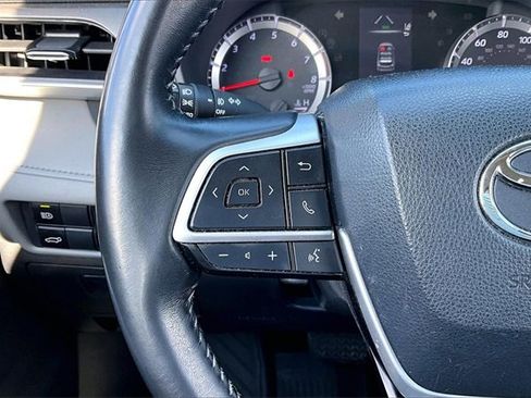 Used 2022 Toyota Highlander LE image 10