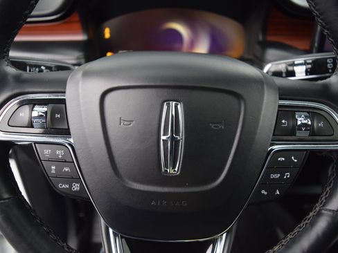 Used 2022 Lincoln Nautilus Reserve w/ Equipment Group 201A image 10