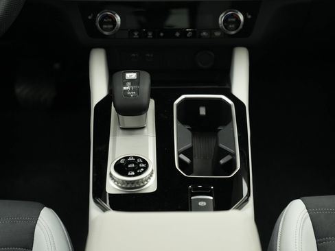 New 2025 Mitsubishi Outlander SE image 30