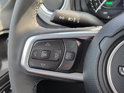 Used 2025 Jeep Wrangler Unlimited Sahara AWD/4WD image 11