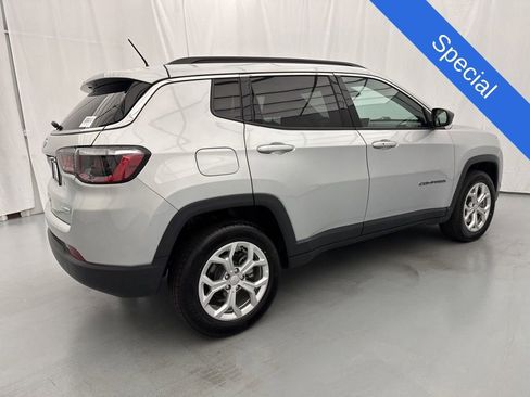 Used 2024 Jeep Compass Latitude AWD/4WD image 14