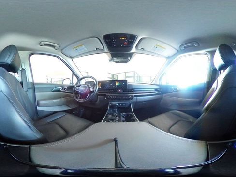 Used 2026 Kia Carnival FWD image 40