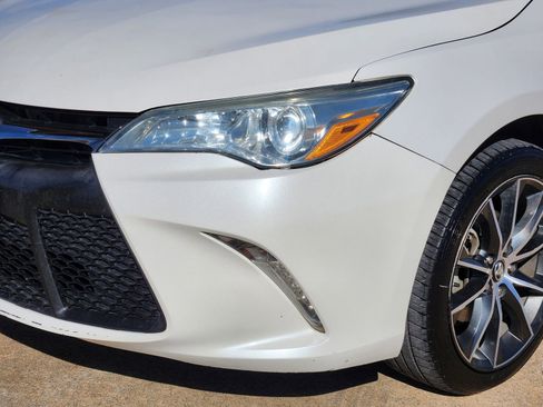 Used 2017 Toyota Camry LE image 9