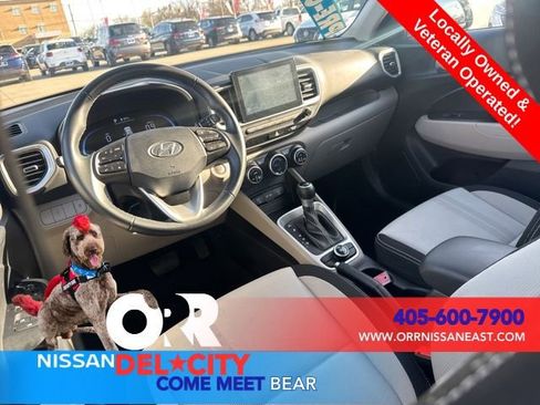 Used 2025 Hyundai Venue SEL FWD image 12