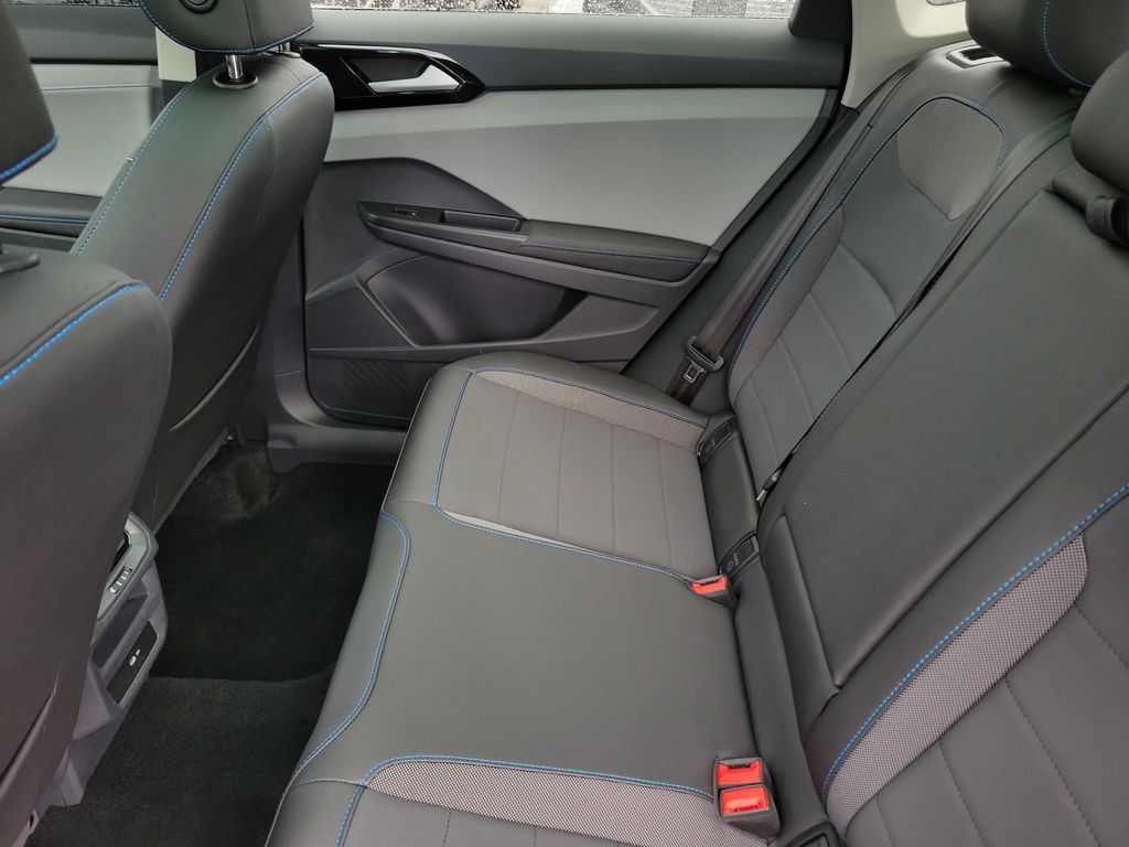 Used 2024 Volkswagen Taos SE FWD image 26
