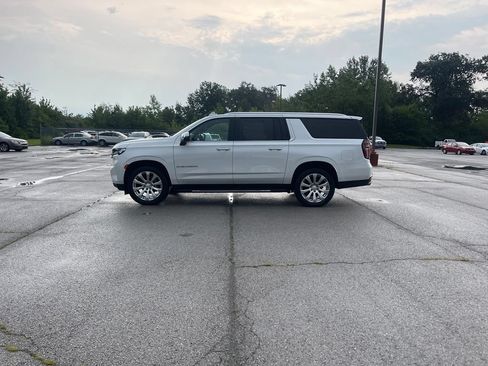 Used 2021 Chevrolet Suburban Premier AWD/4WD image 2