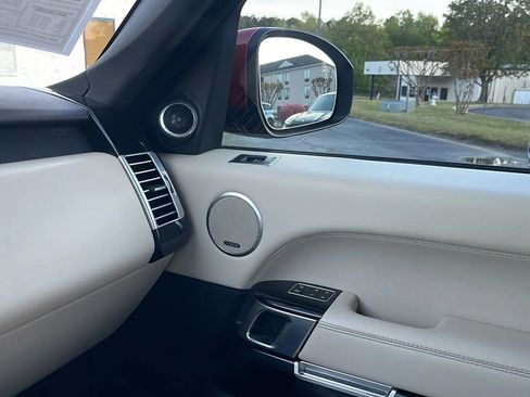 Used 2016 Land Rover Range Rover HSE image 19