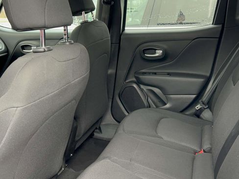 Used 2023 Jeep Renegade Latitude image 30