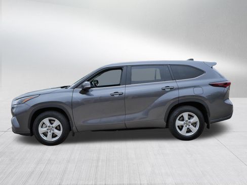 Certified 2025 Toyota Highlander LE AWD/4WD image 5