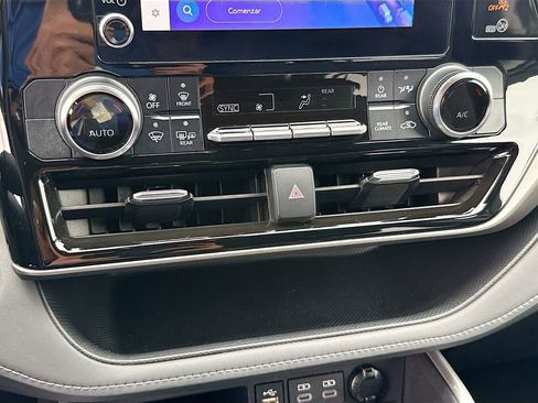 Used 2024 Toyota Highlander LE image 17