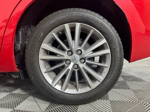 Used 2015 Toyota Corolla LE image 40