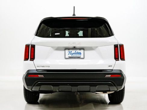 Used 2023 Kia Sorento LX image 30