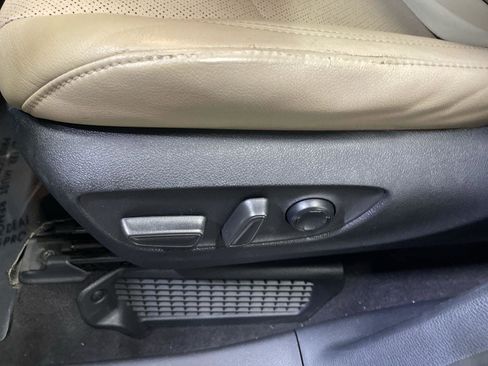 Used 2022 Toyota Sienna Limited image 12