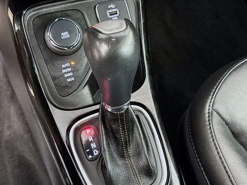 Used 2018 Jeep Compass Limited image 19