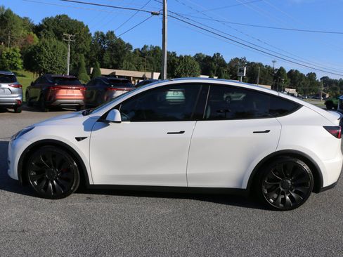 Used 2022 Tesla Model Y Performance AWD/4WD image 2