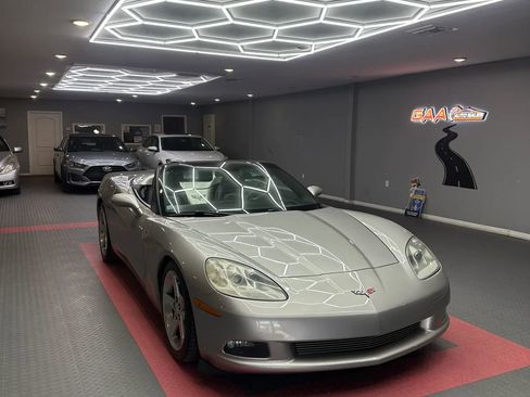 Used 2005 Chevrolet Corvette Convertible w/ Preferred Equipment Group RWD image 9