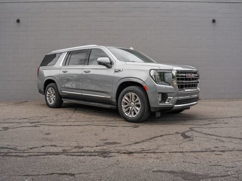 Used 2023 GMC Yukon XL SLT w/ SLT Premium Package AWD/4WD image 9