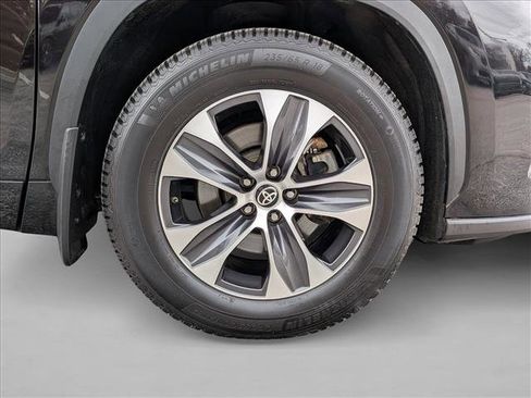 Used 2022 Toyota Highlander XLE AWD/4WD image 27