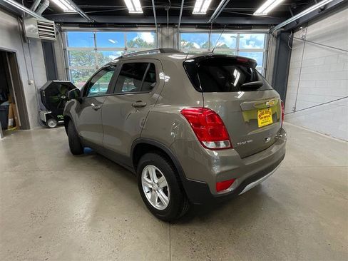 Used 2022 Chevrolet Trax LT w/ Driver Confidence Package AWD/4WD image 3