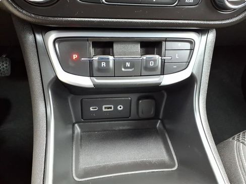 Used 2024 GMC Terrain SLE image 20