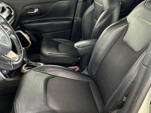 Used 2017 Jeep Renegade Trailhawk AWD/4WD image 13