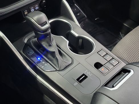 Certified 2025 Toyota Highlander LE image 31