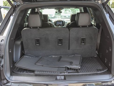 Used 2023 Chevrolet Traverse High Country image 28