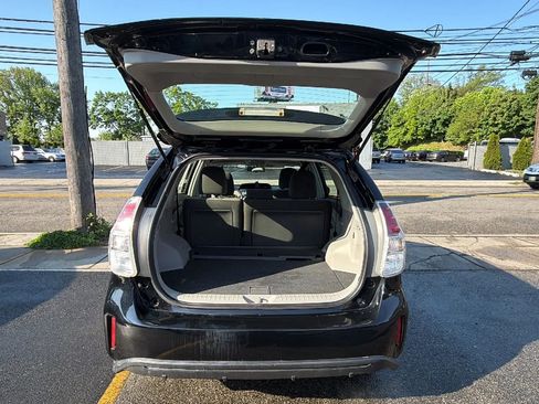 Used 2017 Toyota Prius V Three w/ Carpet Mat Package FWD image 27