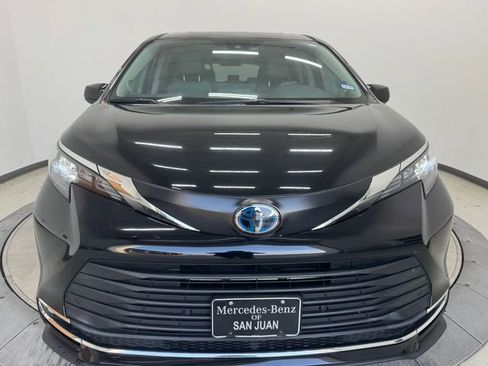Used 2024 Toyota Sienna XLE w/ XLE Plus Package FWD image 13