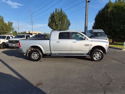 Used 2016 RAM 2500 Laramie w/ Convenience Group AWD/4WD image 2