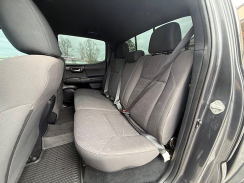 Used 2017 Toyota Tacoma TRD Sport image 9