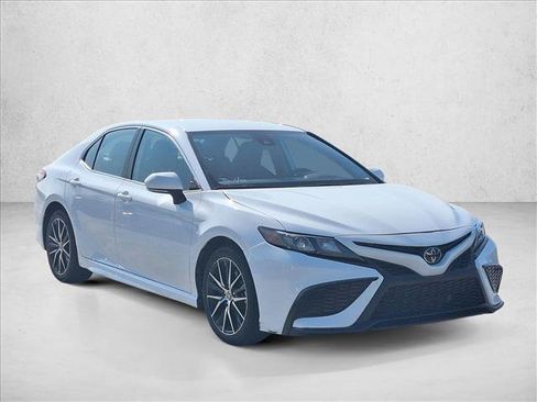 Used 2024 Toyota Camry SE FWD image 3