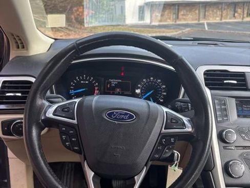 Used 2016 Ford Fusion SE w/ Equipment Group 202A image 11