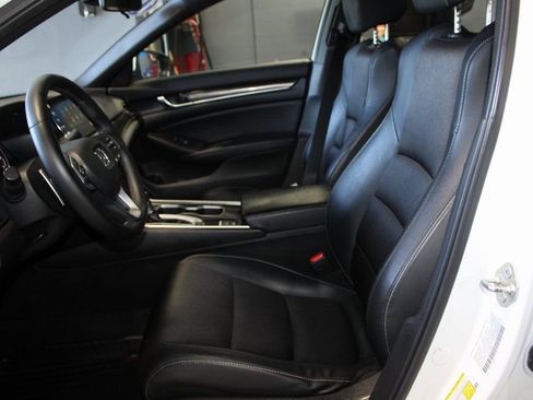 Used 2018 Honda Accord Sport image 12