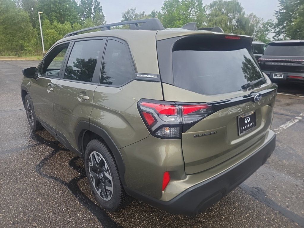 Used 2025 Subaru Forester Premium AWD/4WD image 5