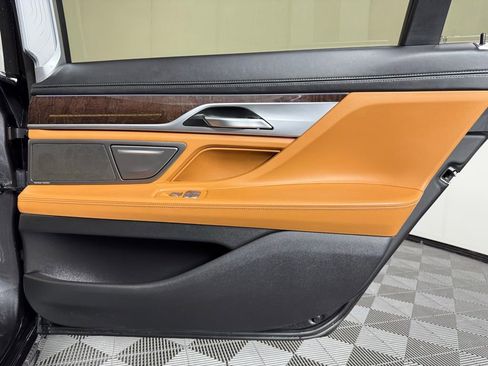 Used 2022 BMW 750i xDrive w/ Executive Package image 34