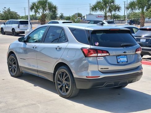 Used 2024 Chevrolet Equinox LS w/ LS Convenience Package FWD image 4