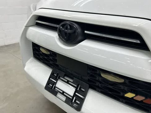 Used 2020 Toyota 4Runner SR5 RWD image 29
