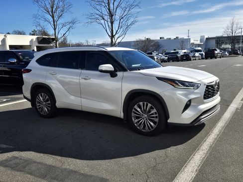Used 2020 Toyota Highlander Platinum image 14