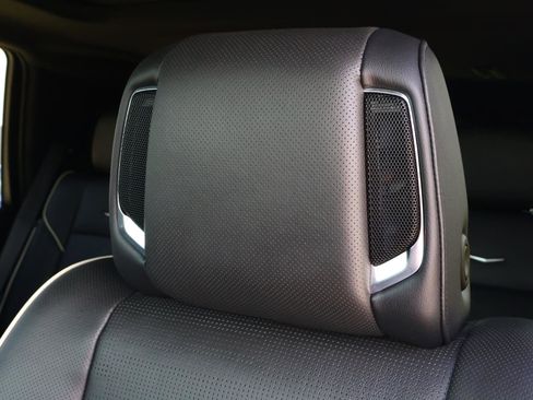 Used 2024 Cadillac Escalade Premium Luxury AWD/4WD image 21