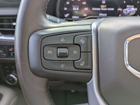 Used 2023 GMC Yukon XL SLT w/ SLT Premium Package image 20