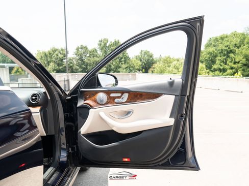 Used 2017 Mercedes-Benz E 300 4MATIC image 43