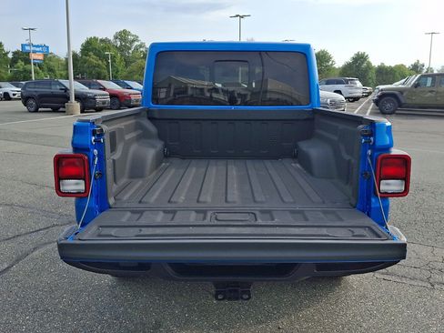 Used 2025 Jeep Gladiator Sport AWD/4WD image 28