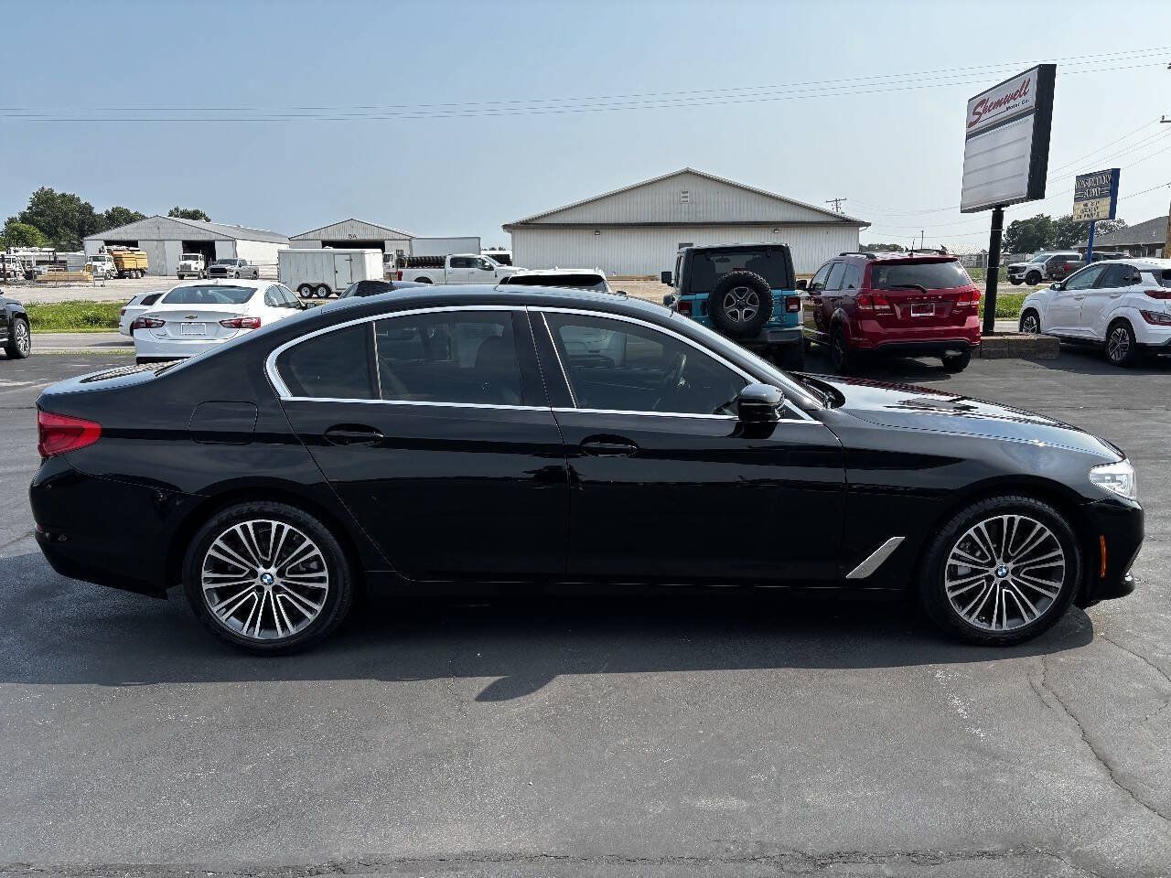 Used 2019 BMW 530i xDrive w/ Convenience Package AWD/4WD image 3