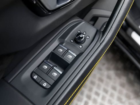 Used 2022 Lamborghini Urus image 23