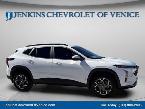 New 2026 Chevrolet Trax LT w/ Driver Confidence Package FWD image 2