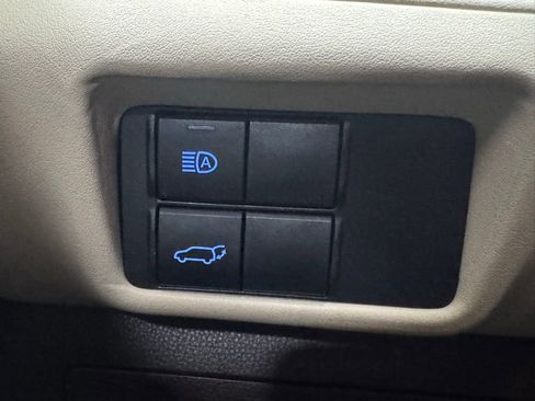 Used 2021 Toyota Highlander XLE image 17