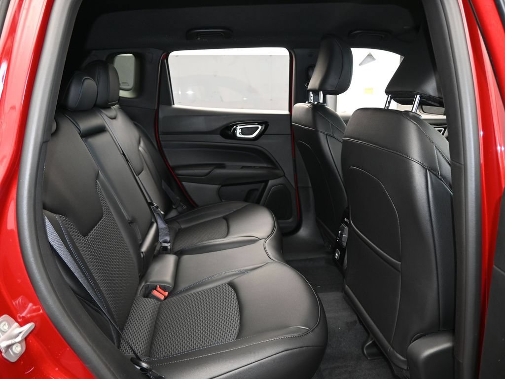 New 2026 Jeep Compass Latitude AWD/4WD image 33