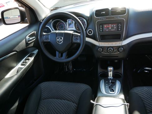 Used 2020 Dodge Journey SE w/ Blacktop Package FWD image 9